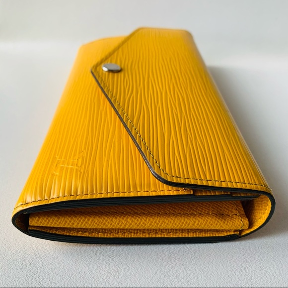 Louis Vuitton Epi Sarah Wallet - Picture 4 of 12